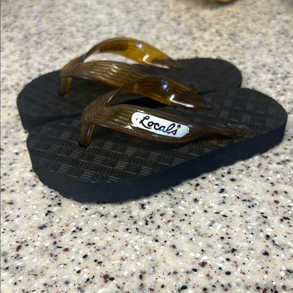 Cals Black and Brown Flip Flops
